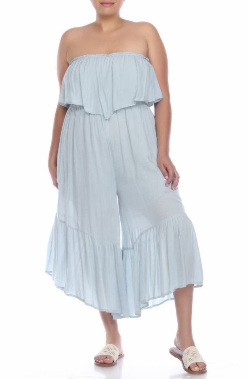 BOHO ME Flowy Ruffle Strapless
Jumpsuit - Small🪷